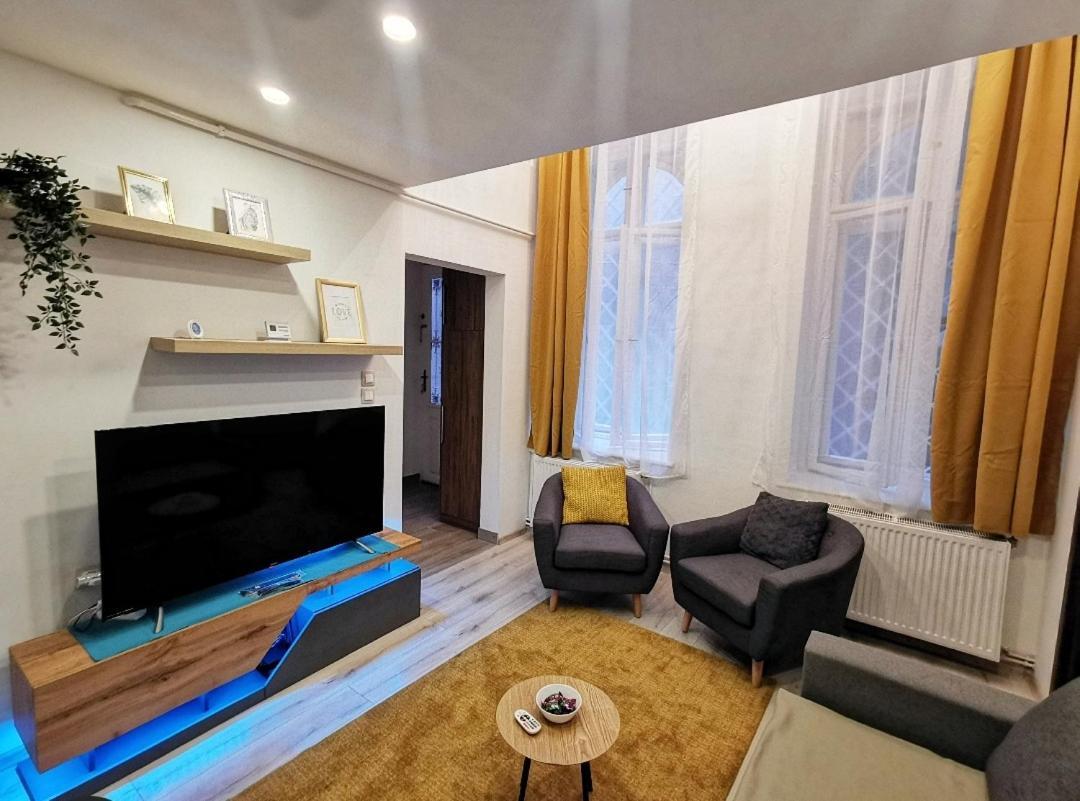 Nagymezo Street, In The Center, New Apartment Budapest Luaran gambar